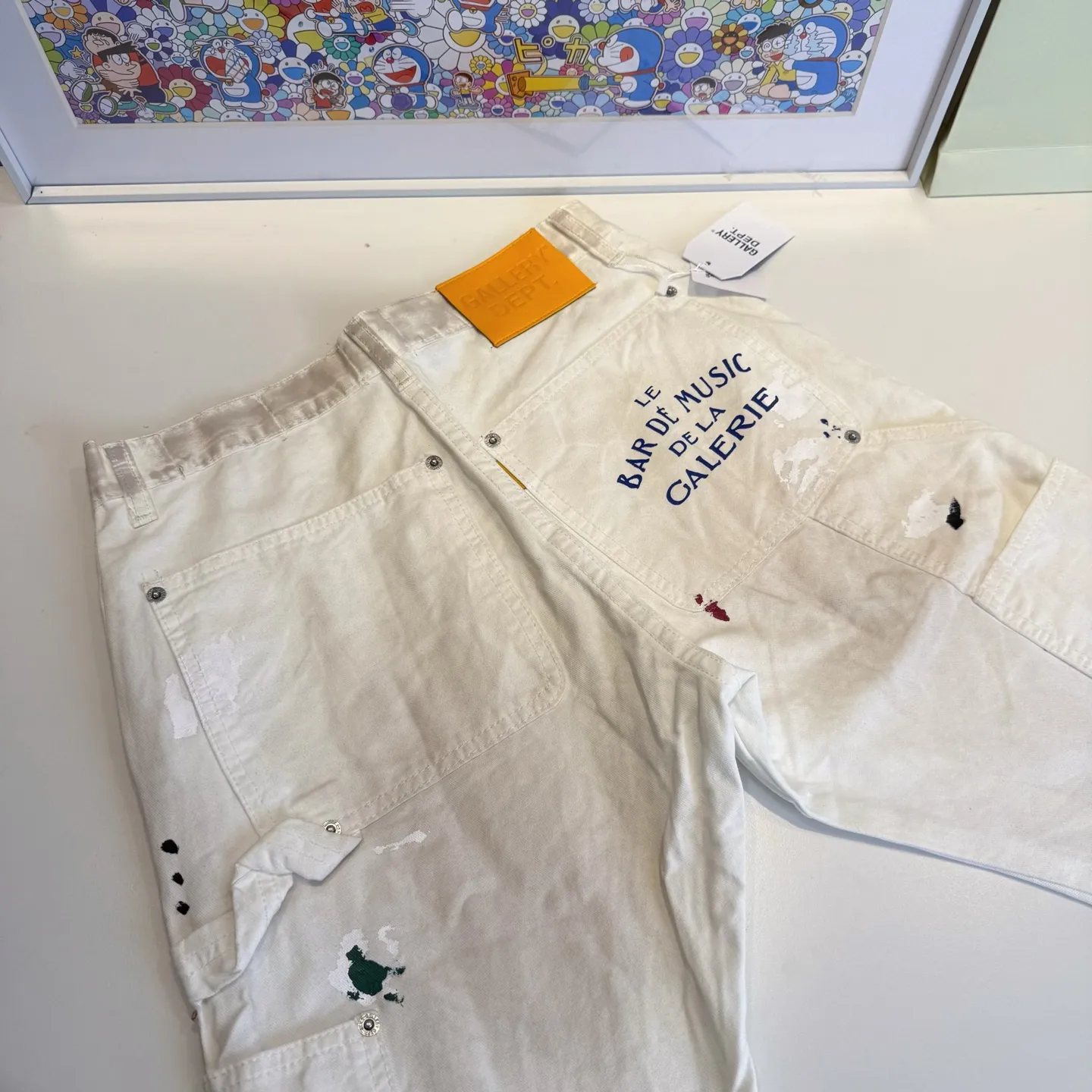 P250 model number: D457 GALLERY DEPT. ss25 new color graffiti hand-painted splicing printed letters bootcut jeans Size: 28, 30, 32, 34, 36 (S-XXL) Color: hand-painted white Size reference: pants length 100 102 104 106 106 waist 72 76 80 84 88 recommended weight S (about 110 pounds) M (about 120 pounds) L (about 140 pounds) XL (about 165 pounds) XXL (about 185 pounds)